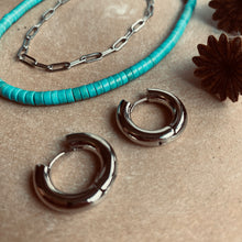 Load image into Gallery viewer, Turquoise Bead Necklace
