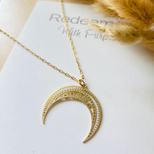 Load image into Gallery viewer, Chelsea Moon Necklace