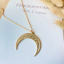Load image into Gallery viewer, Chelsea Moon Necklace