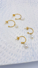 Load image into Gallery viewer, Pearl Drop Hoop