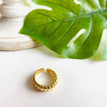 Load image into Gallery viewer, Ribbed Design Ring