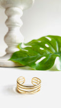 Load image into Gallery viewer, Ribbed Design Ring