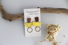 Load image into Gallery viewer, Hammered Gold Drop Earring