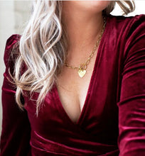 Load image into Gallery viewer, Kiungo Heart Necklace - Gold