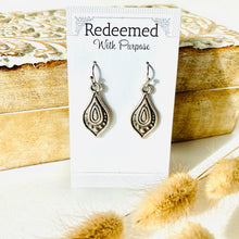 Load image into Gallery viewer, Sumitra Electroplated Earrings Silver
