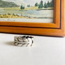 Load image into Gallery viewer, Antique Silver Leaf Ring
