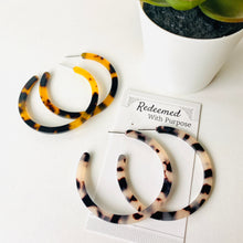 Load image into Gallery viewer, Classic Tortoise Cream Hoops
