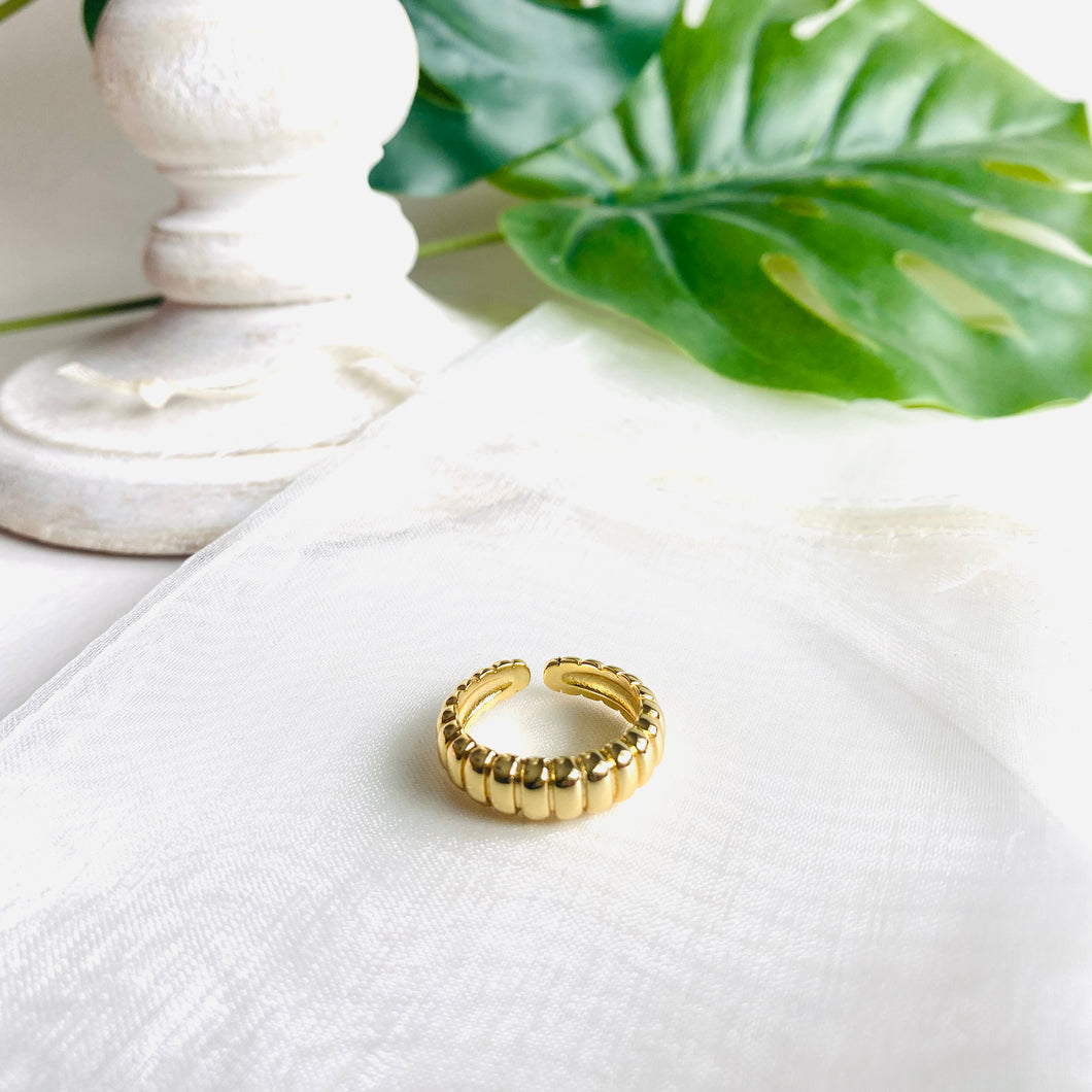 Ribbed Design Ring