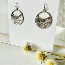 Load image into Gallery viewer, Floral Electroplated Earrings Silver
