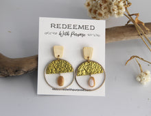 Load image into Gallery viewer, Hammered Gold and Bead Earring
