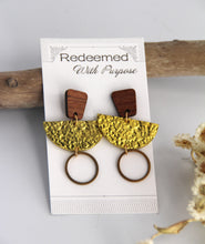 Load image into Gallery viewer, Hammered Gold Drop Earring
