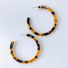 Load image into Gallery viewer, Classic Tortoise Cream Hoops
