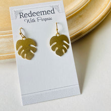 Load image into Gallery viewer, Light Leaf Earrings
